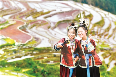 脫貧攻堅(jiān)精神:創(chuàng)造彪炳史冊(cè)的人間奇跡