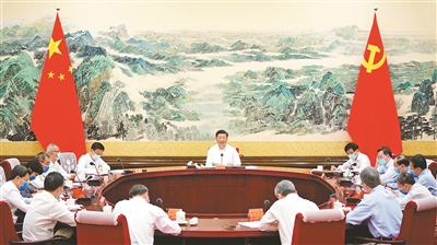 8月24日，中共中央總書(shū)記、國(guó)家主席、中央軍委主席習(xí)近平在中南海主持召開(kāi)經(jīng)濟(jì)社會(huì)領(lǐng)域?qū)＜易剷?huì)并發(fā)表重要講話(huà)。新華社記者 李學(xué)仁 攝