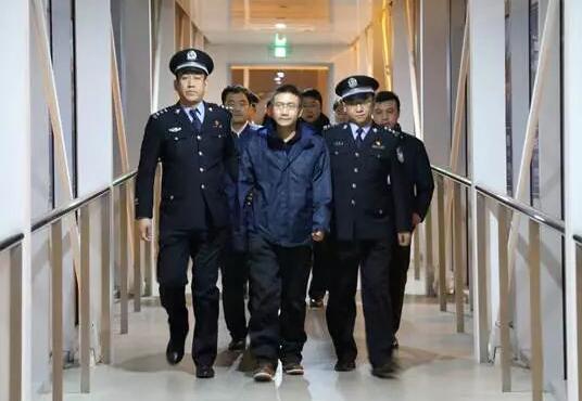 王清偉回國投案