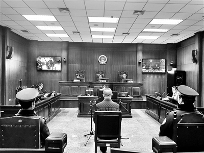 圖為羅明東受賄案二審?fù)彫F(xiàn)場(chǎng)。（資料圖片）