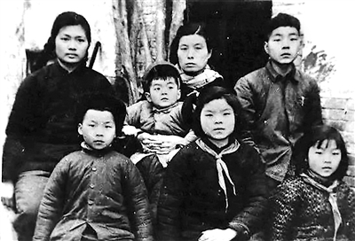 焦裕祿的妻子徐俊雅與六個孩子合影（拍攝于1966年）