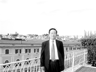 戴焰軍 戴焰軍，中央黨校（國(guó)家行政學(xué)院）教授，中宣部馬克思主義研究與建設(shè)工程專家組成員，中央黨校馬克思主義研究創(chuàng)新工程課題組首席專家