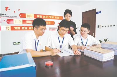 重慶打好調(diào)研和立規(guī)、紀(jì)法貫通和法法銜接“組合拳”