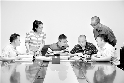 堅定穩(wěn)妥推進受賄行賄一起查